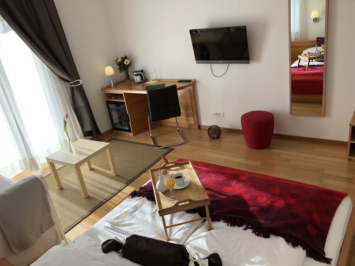 Viktoria Lodge Bed And Breakfast Vodice Exterior photo