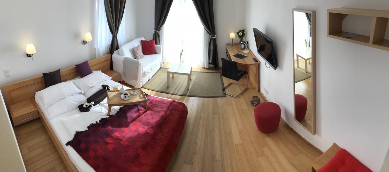 Viktoria Lodge Bed And Breakfast Vodice Exterior photo