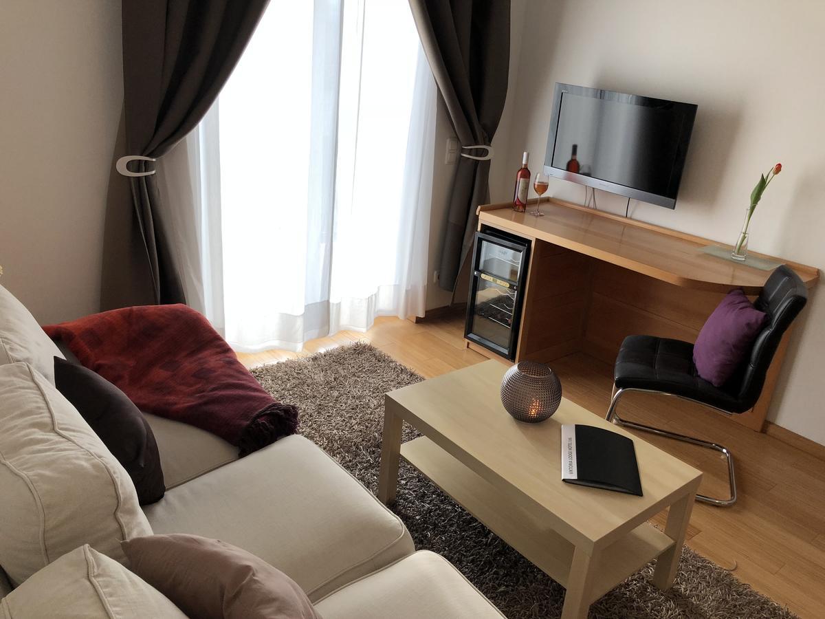 Viktoria Lodge Bed And Breakfast Vodice Exterior photo