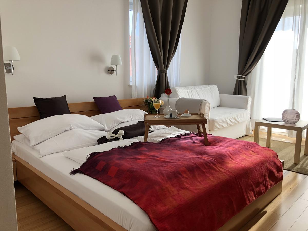 Viktoria Lodge Bed And Breakfast Vodice Exterior photo